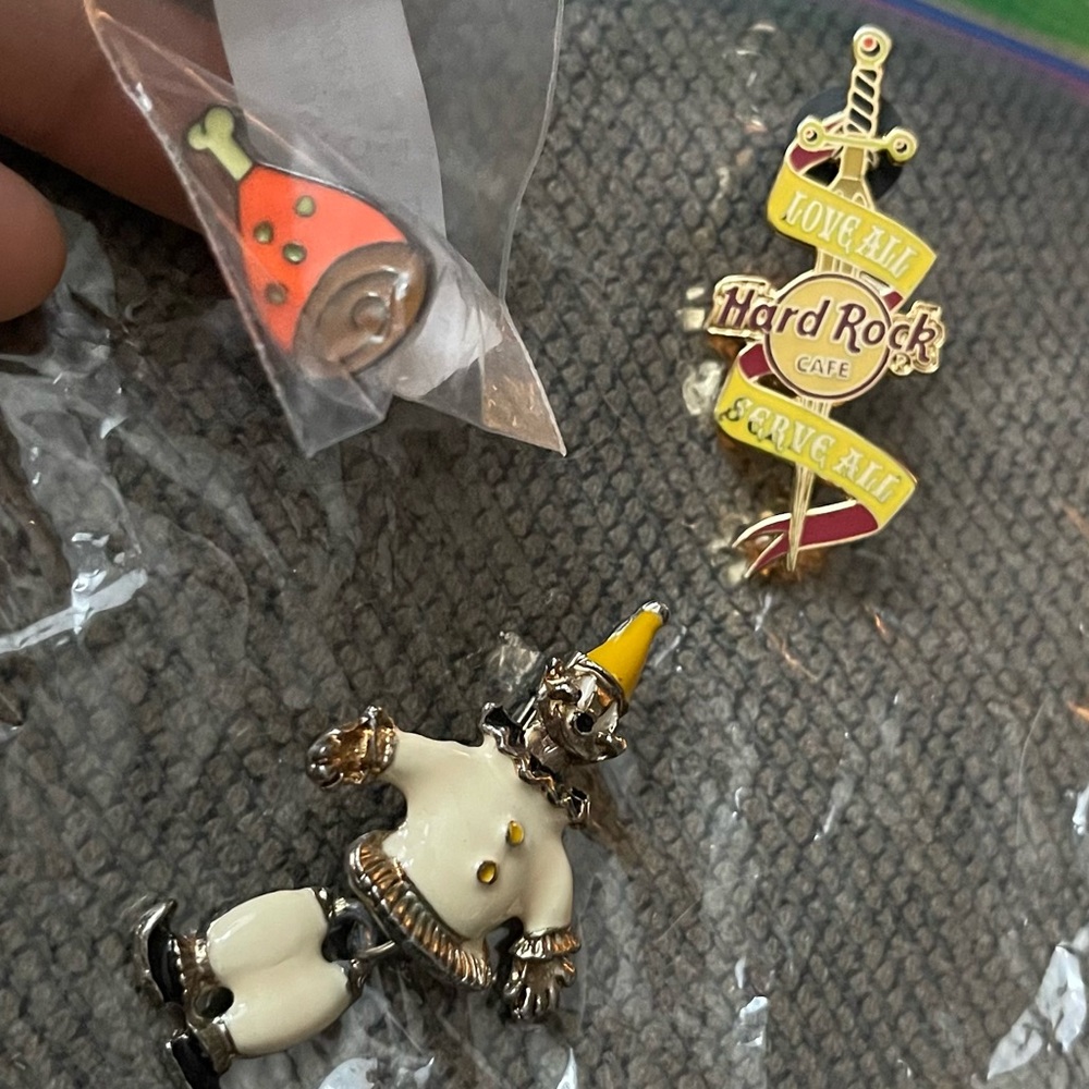 Bundle Lots 3 Brooch Pins NEW Chicken drumstick, Clown, Hard Rock Cafe 📌